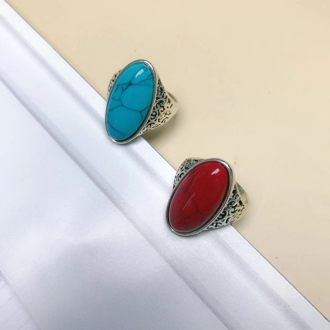 Retro Silver Ring Detail