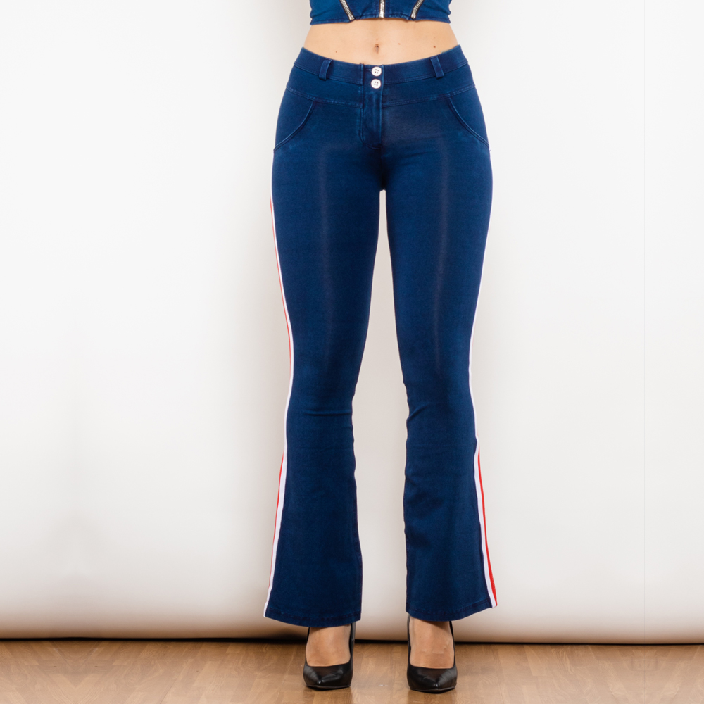 Flare Jeans in action
