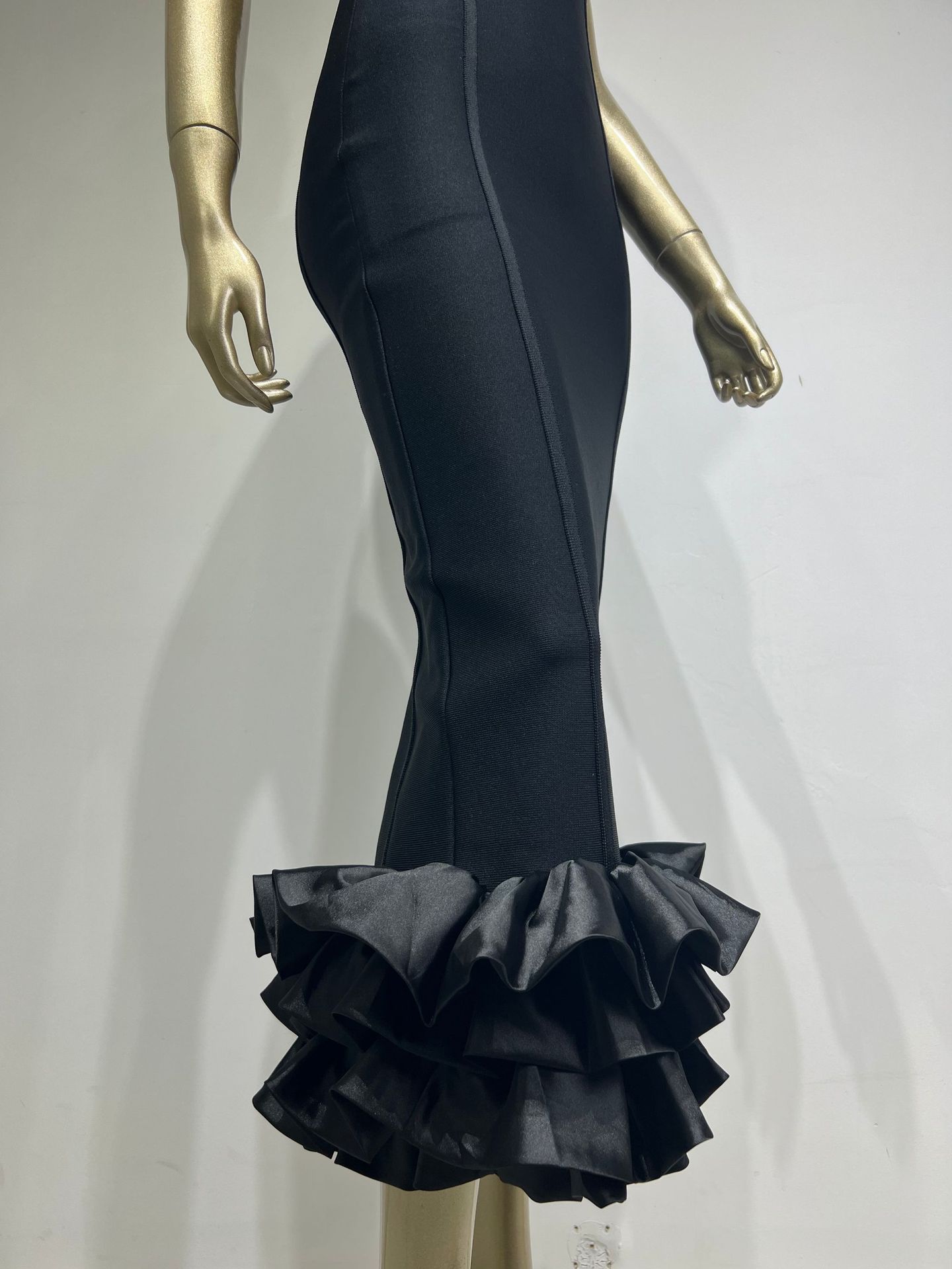 Elegant Sleeveless Cascading Skirt Party Dress