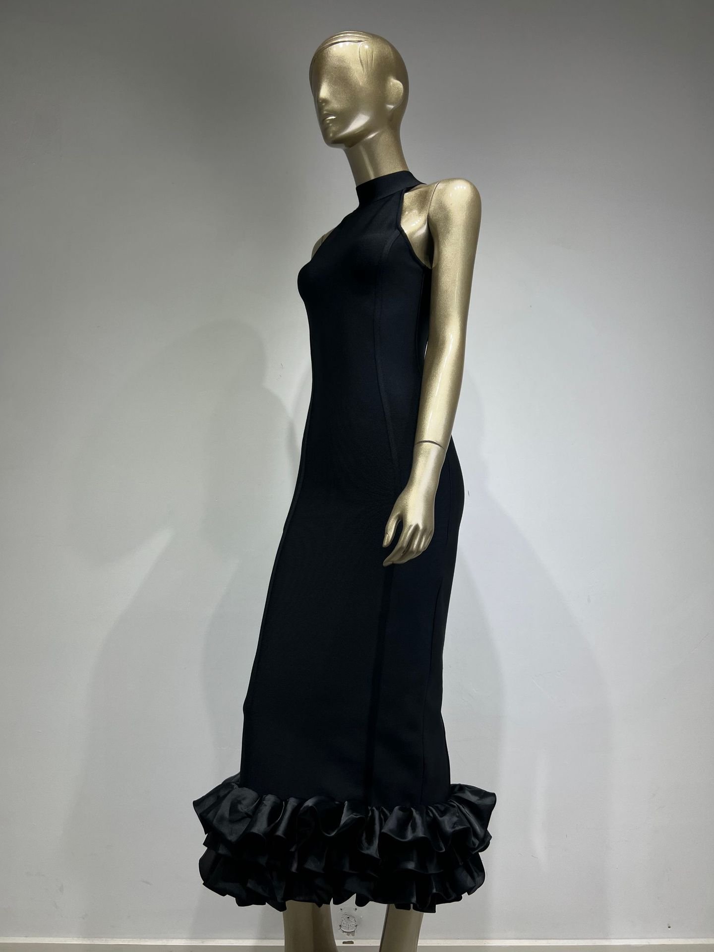 Elegant Sleeveless Cascading Skirt Party Dress