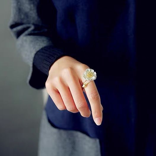 Women's Platinum Gold-plated Point Gold Flower Ring 2