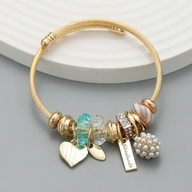 Pearl Heart Shaped Pendant Bracelet Image 3