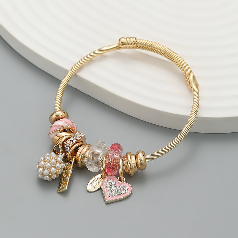 Pearl Heart Shaped Pendant Bracelet Image 2