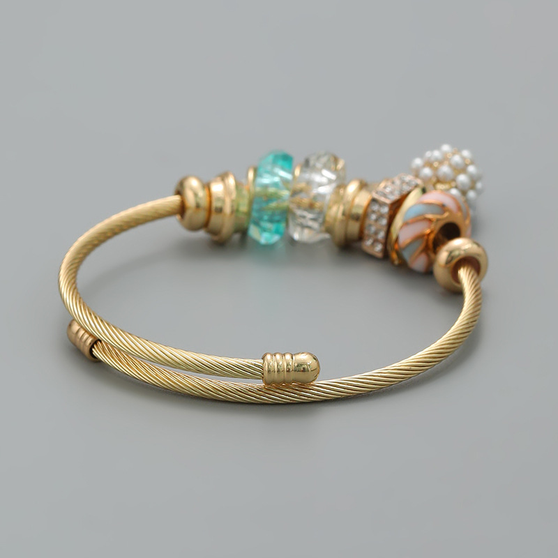Pearl Heart Shaped Pendant Bracelet Image 1