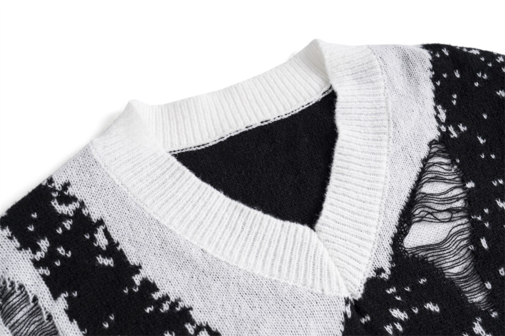 Men's Sweater Image 4