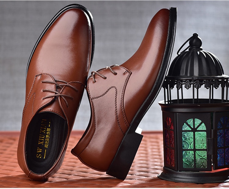 Black Shoes with Pointed Toe - Image 2