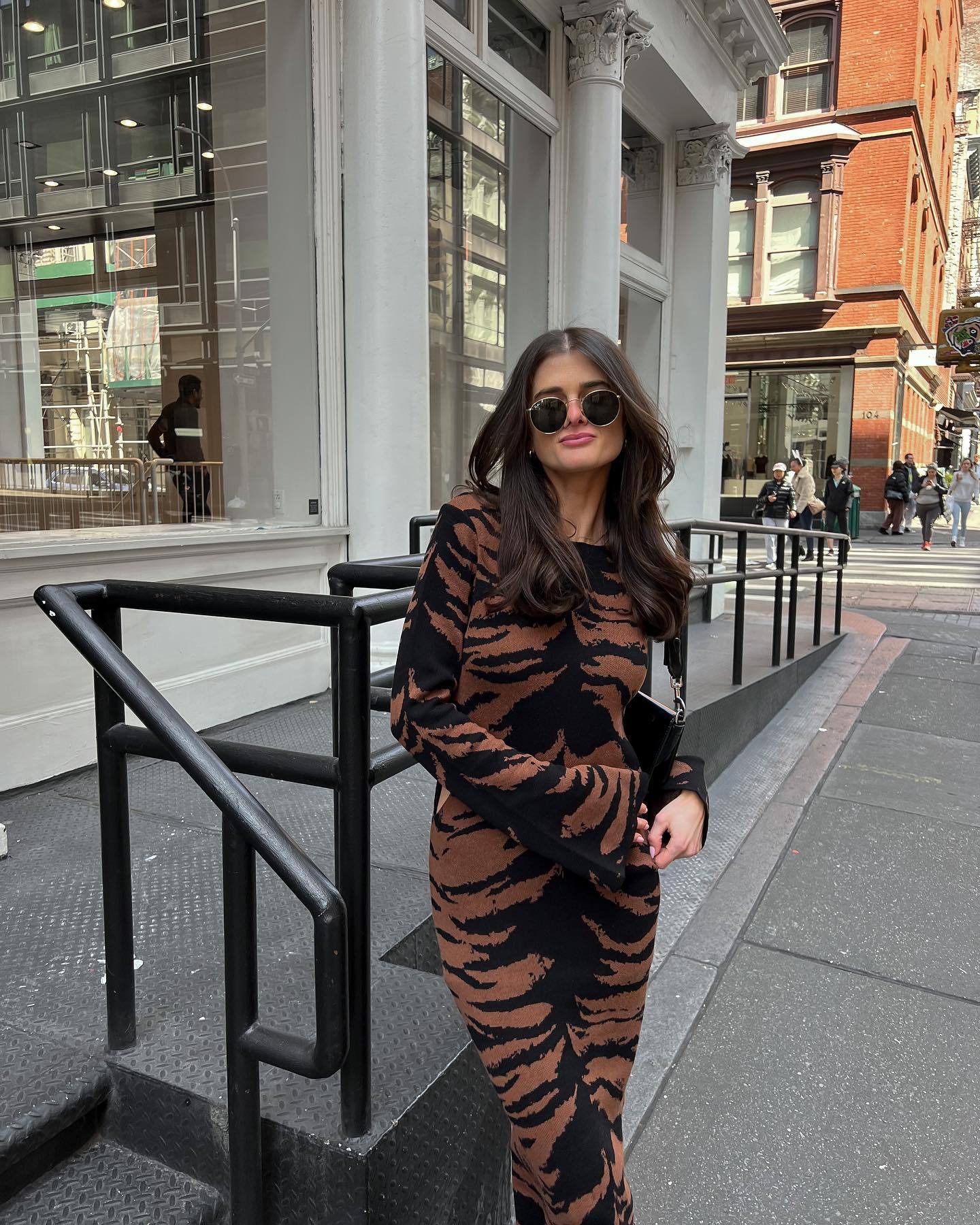 Women's Bell Sleeve Fashion Print Dress - Side View