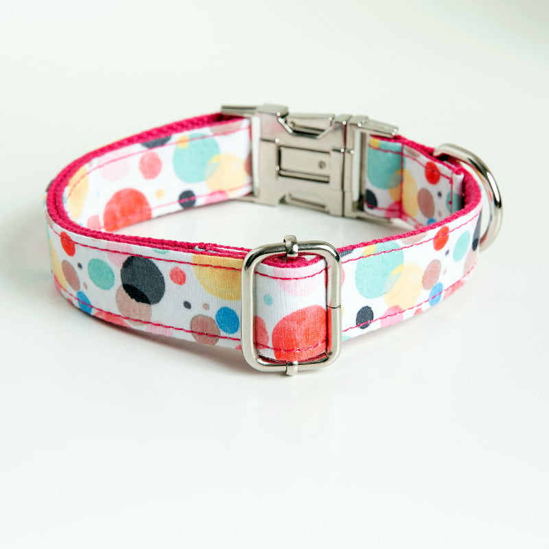 Close Up of Bubble Pet Collar