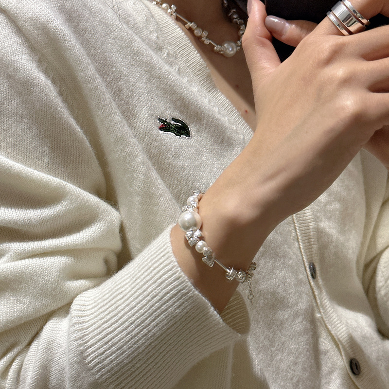 Elegant design of the bracelet