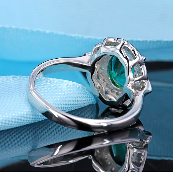 Emerald Ring Image 4