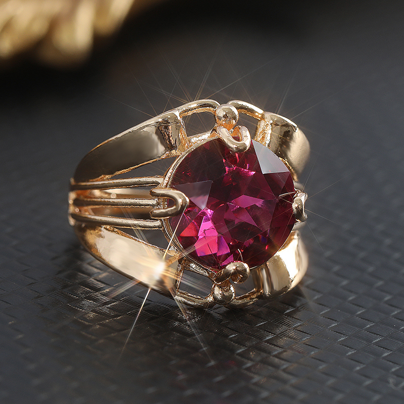 Elegant Vintage Red Zircon Ring