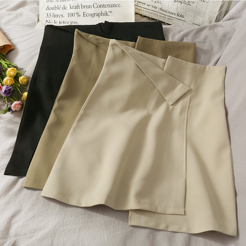 Close-up of Irregular High-waisted Slim All-match Skirt