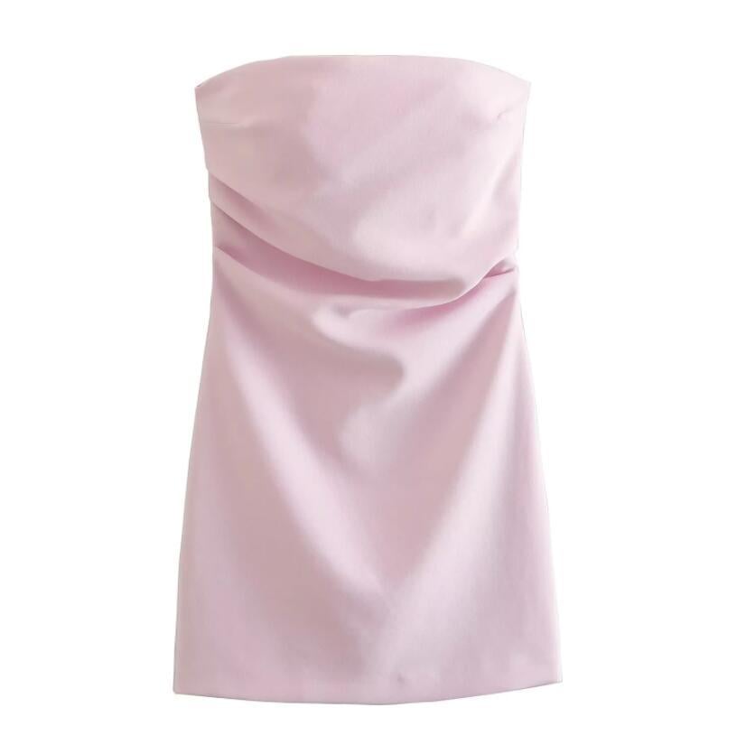 Off-shoulder dress detail 3