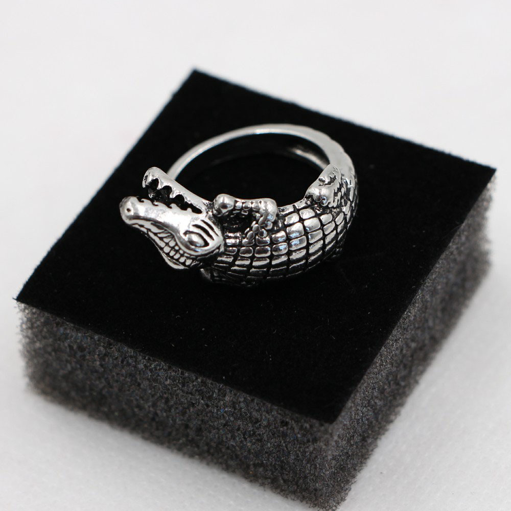 Crocodile Nightclub Alloy Ring - Image 4