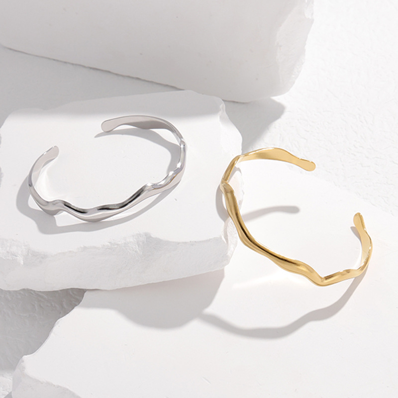 Gold Wavy Bracelet