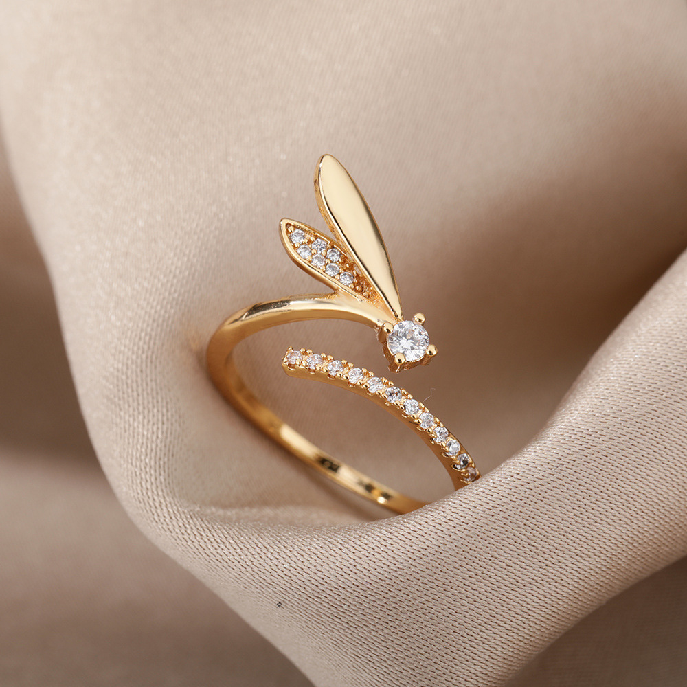 Fashionable Ladies Ring