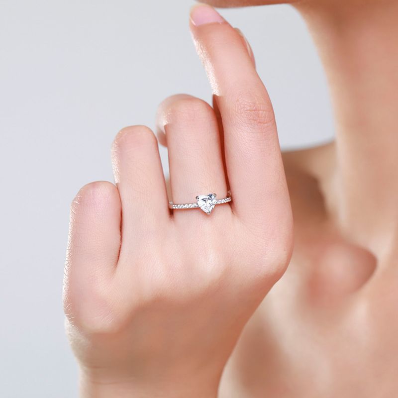 Elegant Design of the Silver Ring