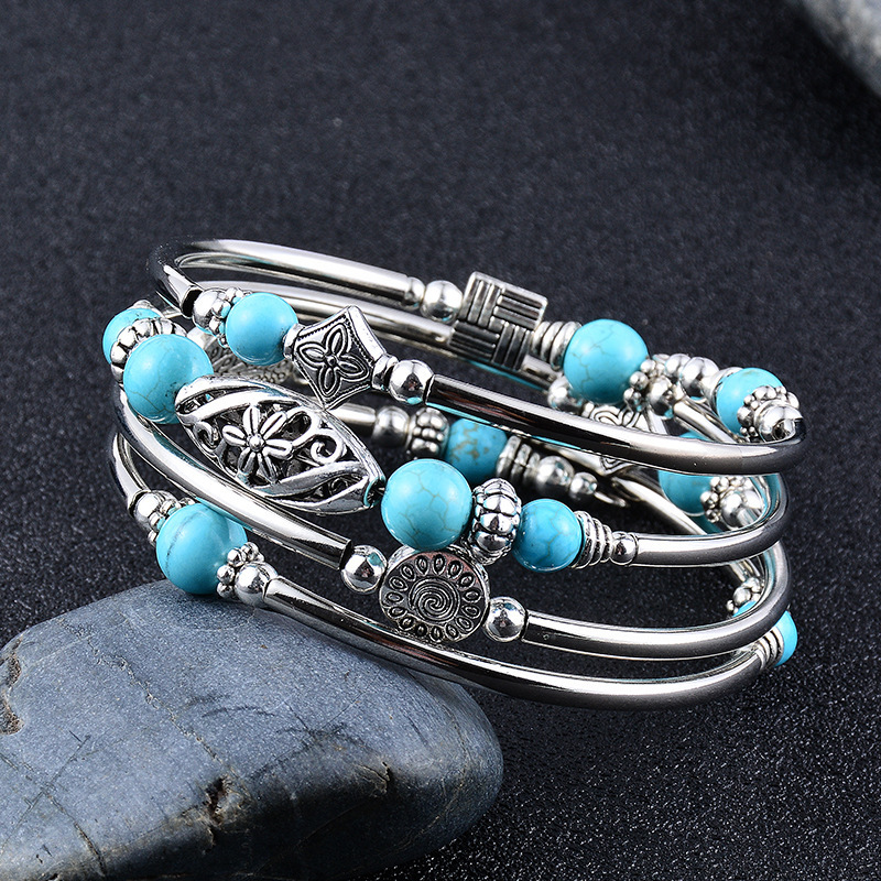 Layered design of the bracelet