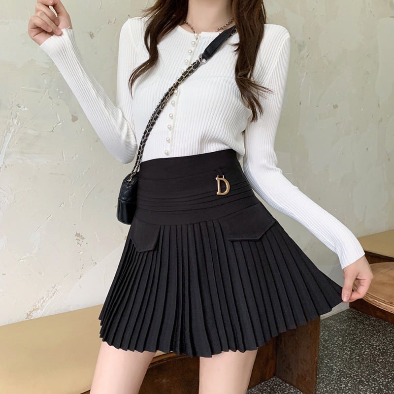 Plus Size Women's Pleated Skirt - Image 1