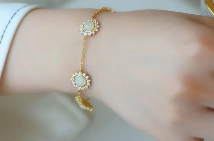 Women's Natural Hetian Jade Daisy Bracelet - Image 2
