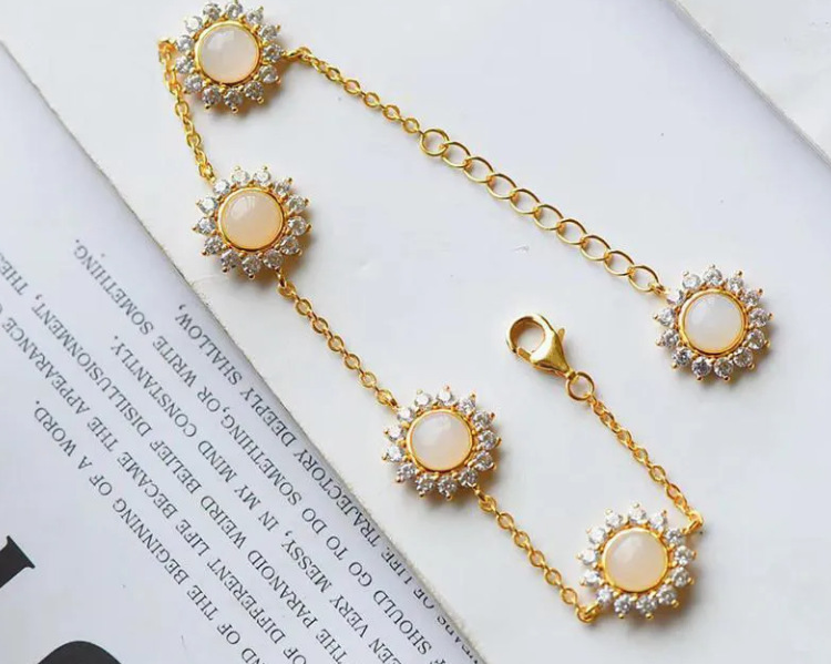 Women's Natural Hetian Jade Daisy Bracelet - Image 1