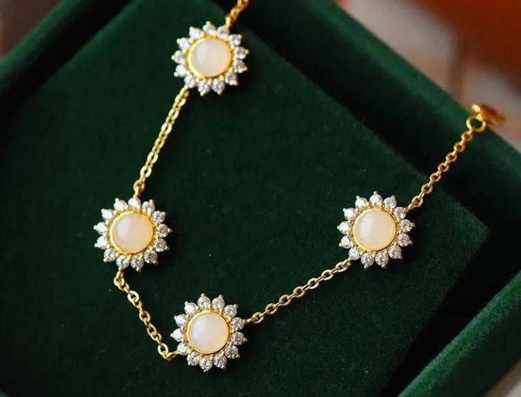 Women's Natural Hetian Jade Daisy Bracelet - Image 4