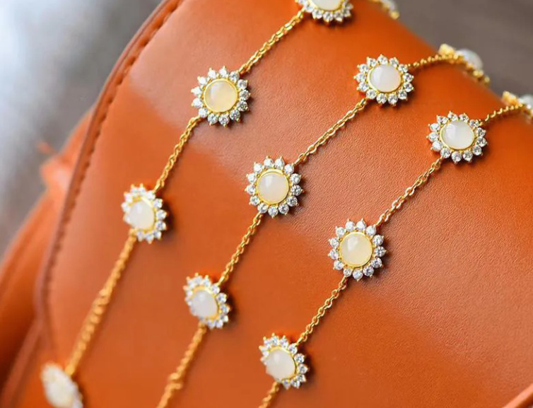 Women's Natural Hetian Jade Daisy Bracelet - Image 5