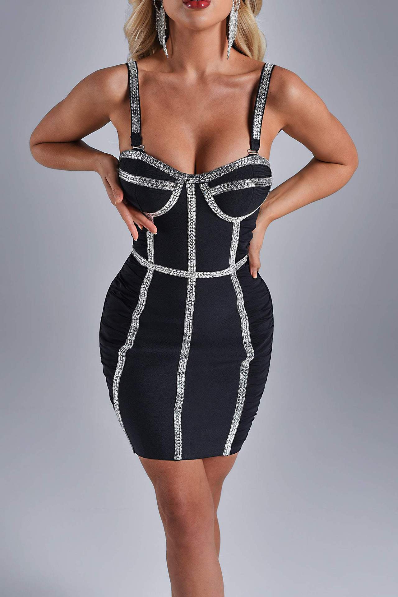 Robe bandage diamant ajustée