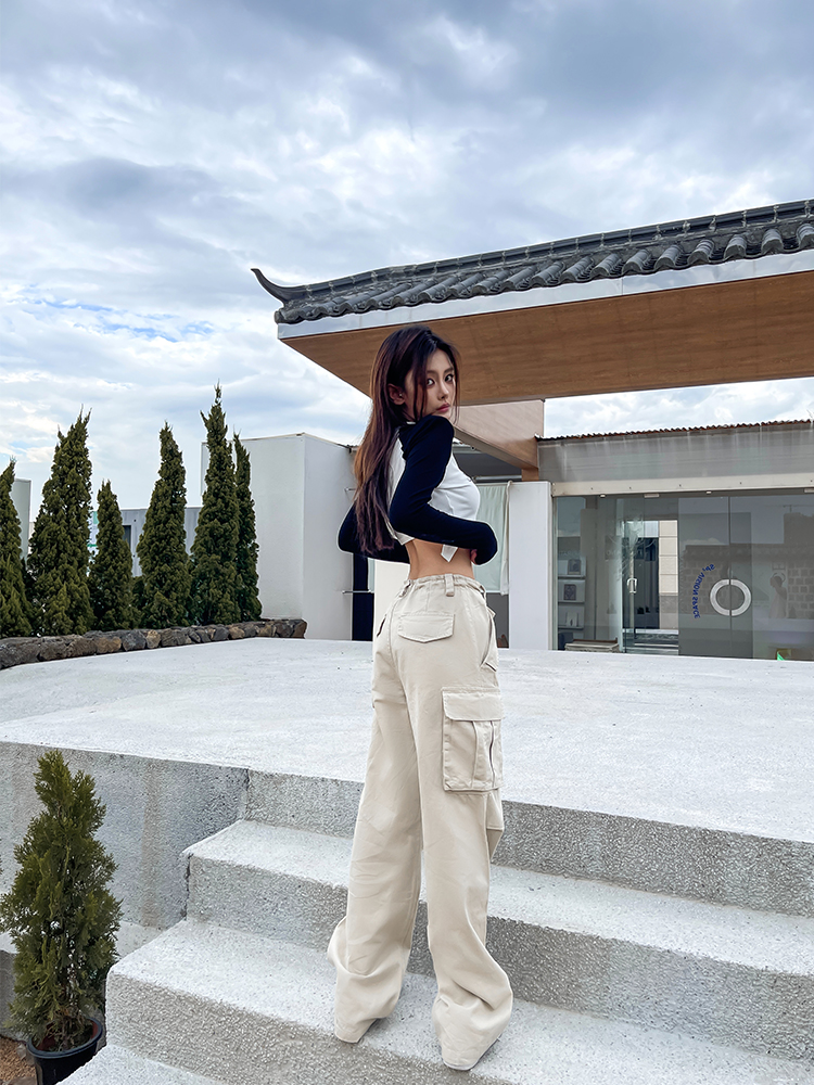 Trousers Image 1
