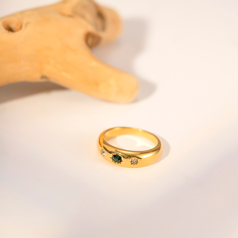 Retro Eight Awn Star Ring 5