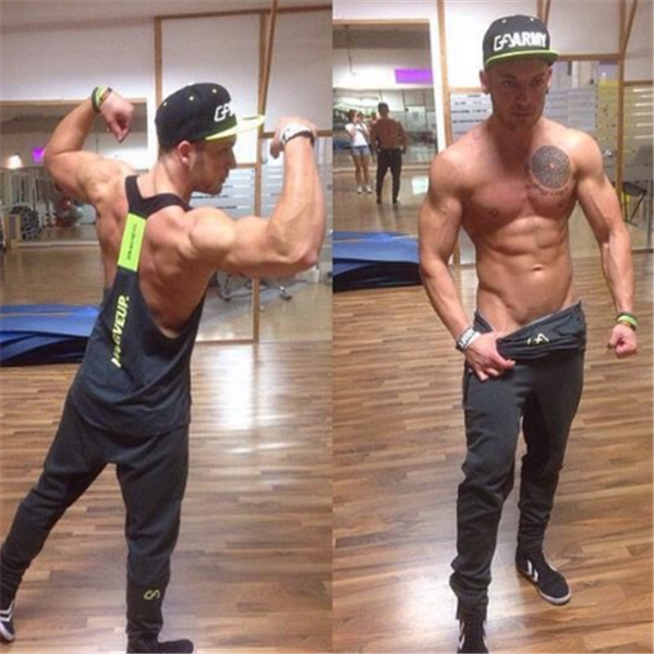 Slim-fit feet sweatpants image 4