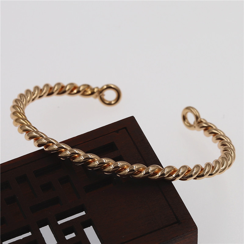 Women's Fashion Retro Twisted Bracelet Image 5