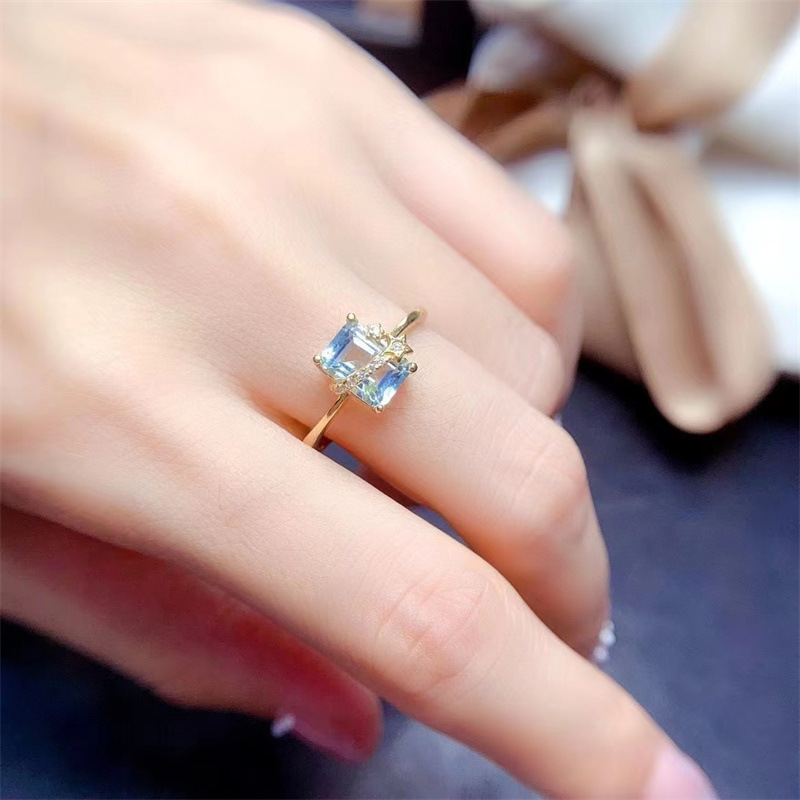 Natural Sky Blue Topaz Ring Image 5