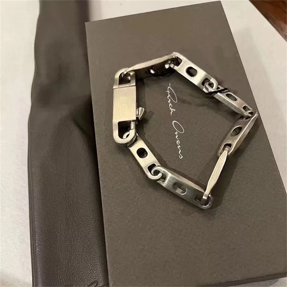 Fashion Twist Lock Stitching Bracelet Image 1