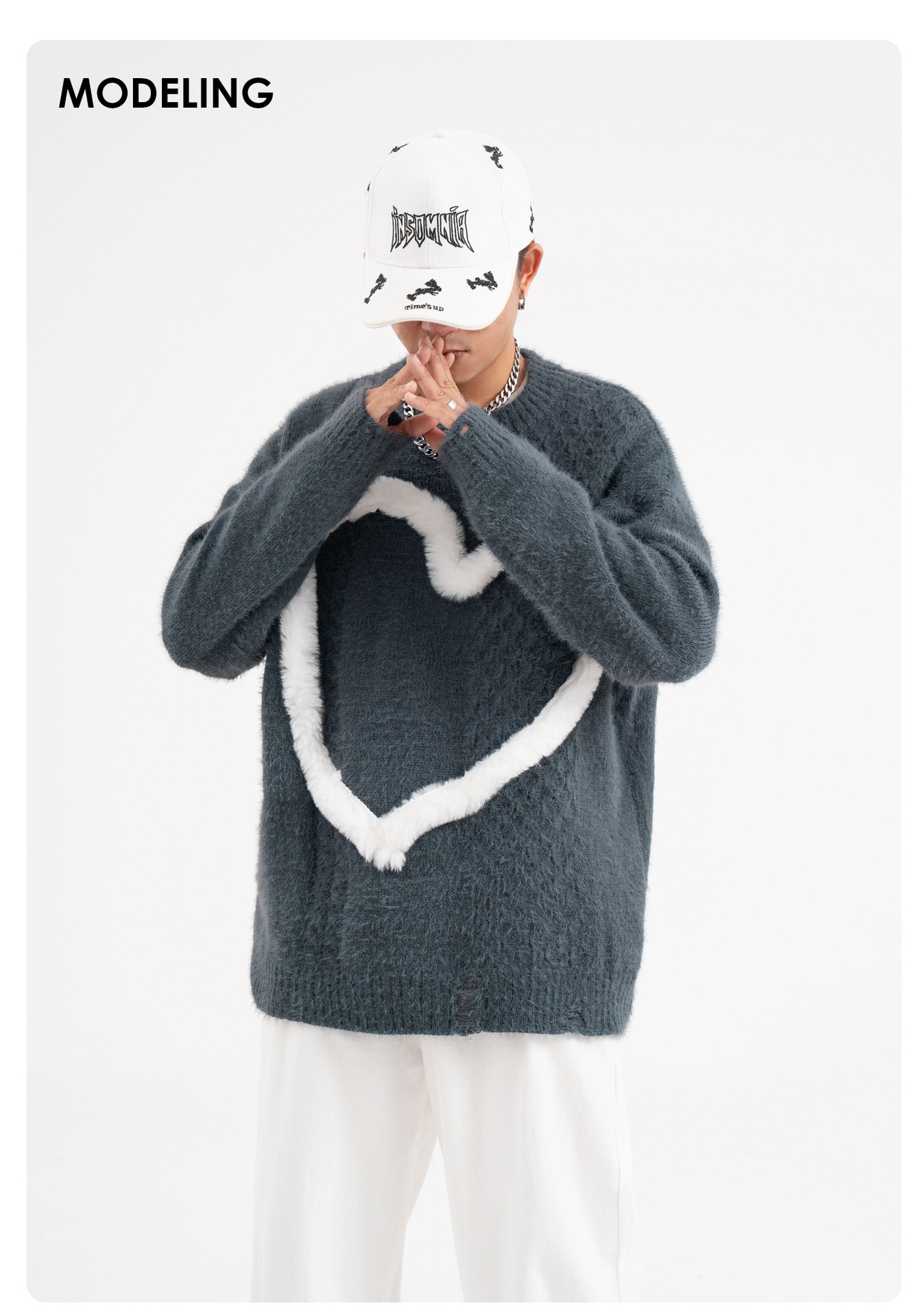 Simple Contrast Color Three-dimensional Velvet Love Sweater Image 3