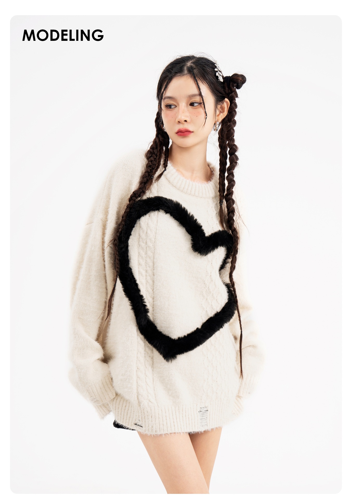 Simple Contrast Color Three-dimensional Velvet Love Sweater Image 5