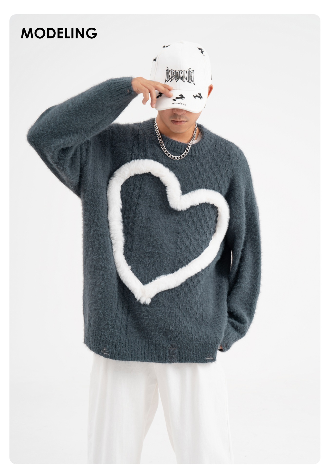 Simple Contrast Color Three-dimensional Velvet Love Sweater Image 4