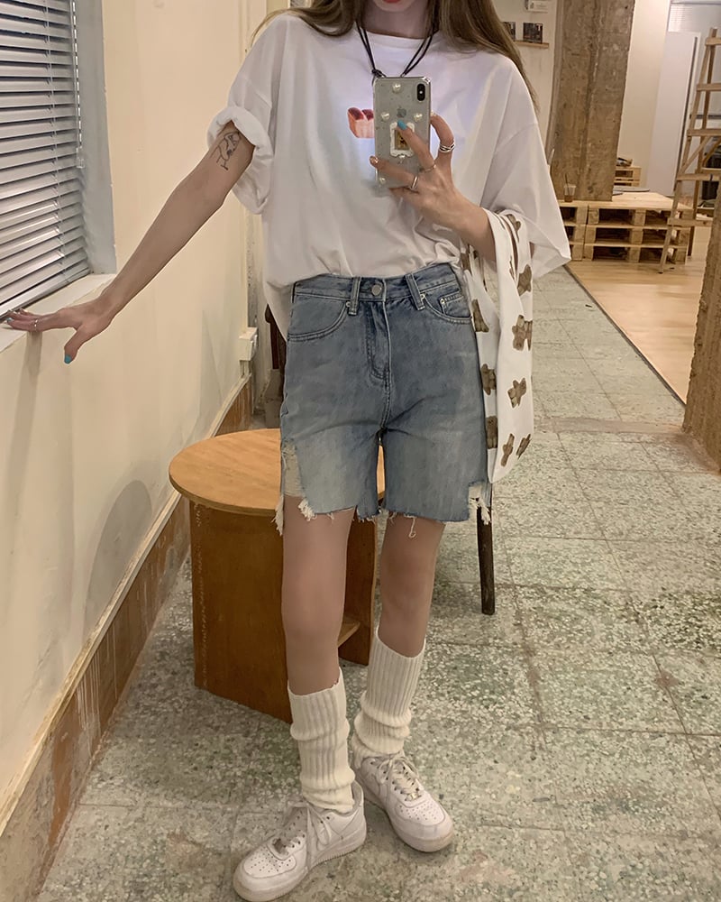 Women's Ripped Jeans Image 3