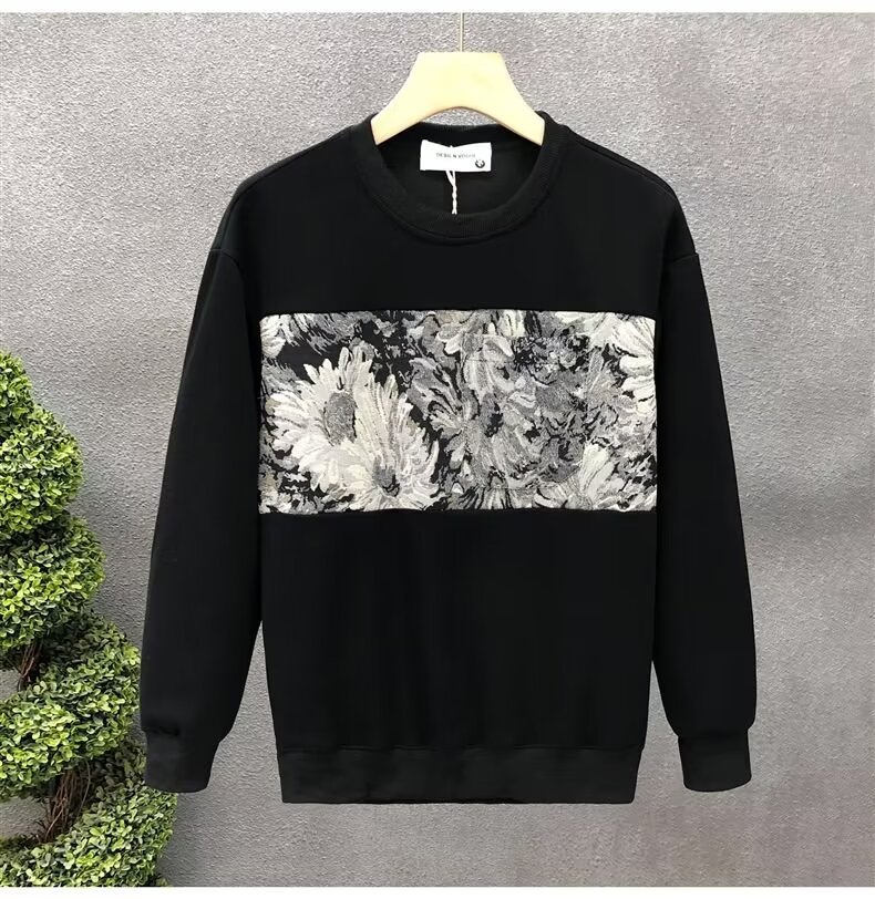 Crew Neck Pullover Sweatshirt Fit