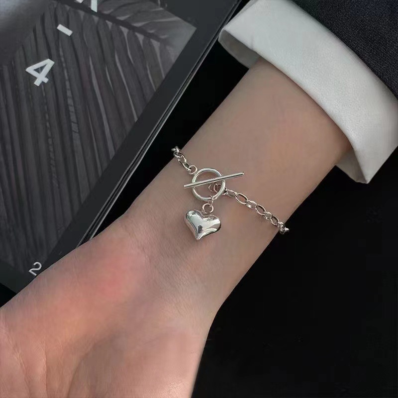 Women's Heart Pendant O-shaped Bracelet Image 3