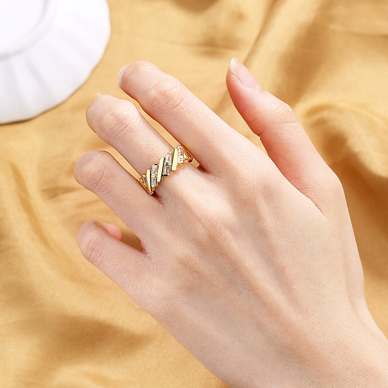 Retro Ring Female Chain Geometry 2