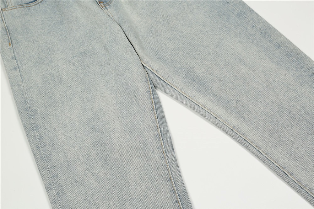 Light Washed Jeans - Casual Style