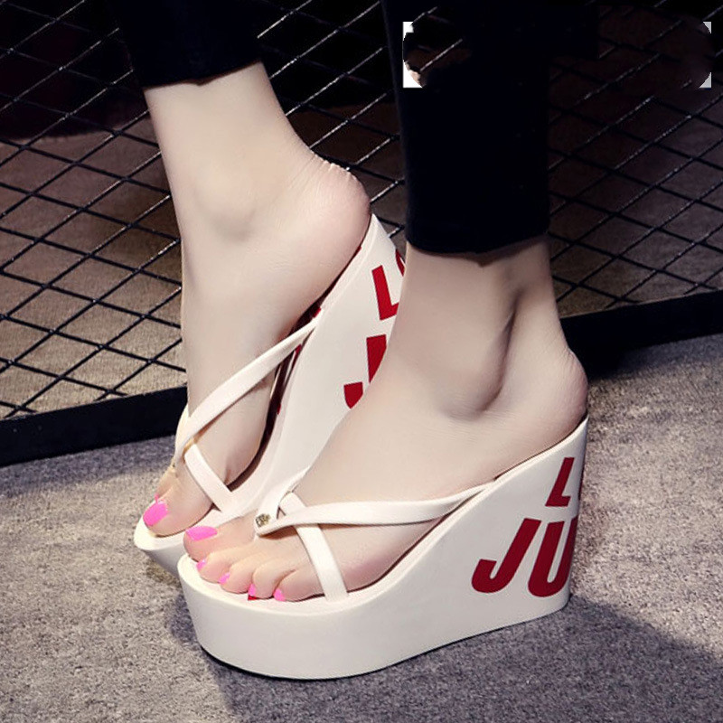Comfortable and Chic Beach Shoes