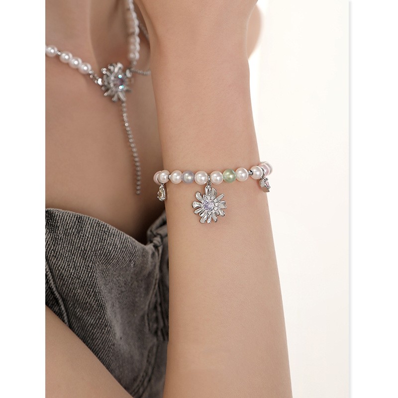 Women's Colorful Pearl Flower Bracelet Image 4