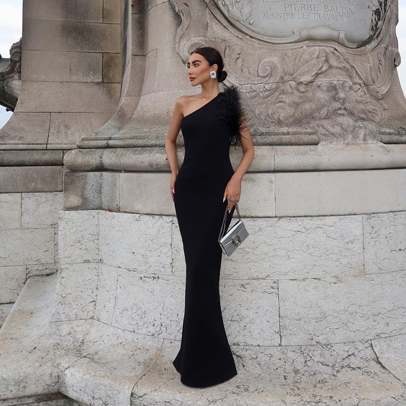 Elegant Style Off-shoulder Furry Dress Image 5