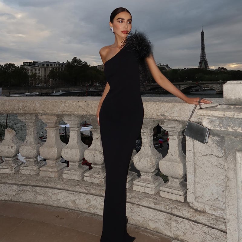 Elegant Style Off-shoulder Furry Dress Image 7