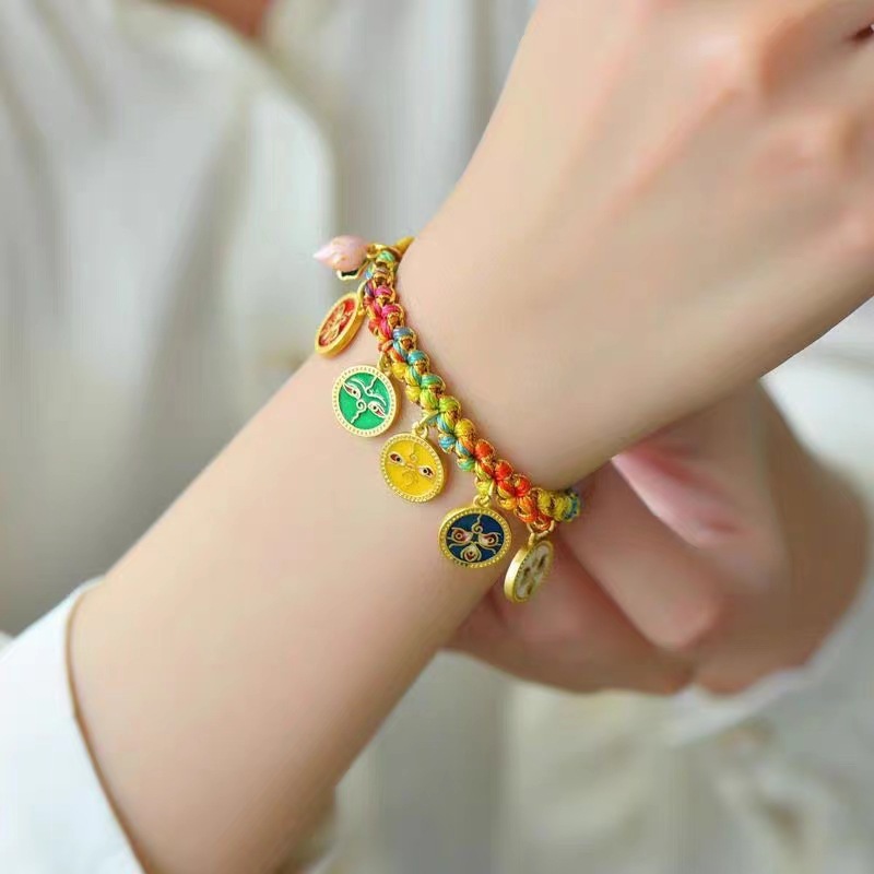 Peach Blossom Knot Design