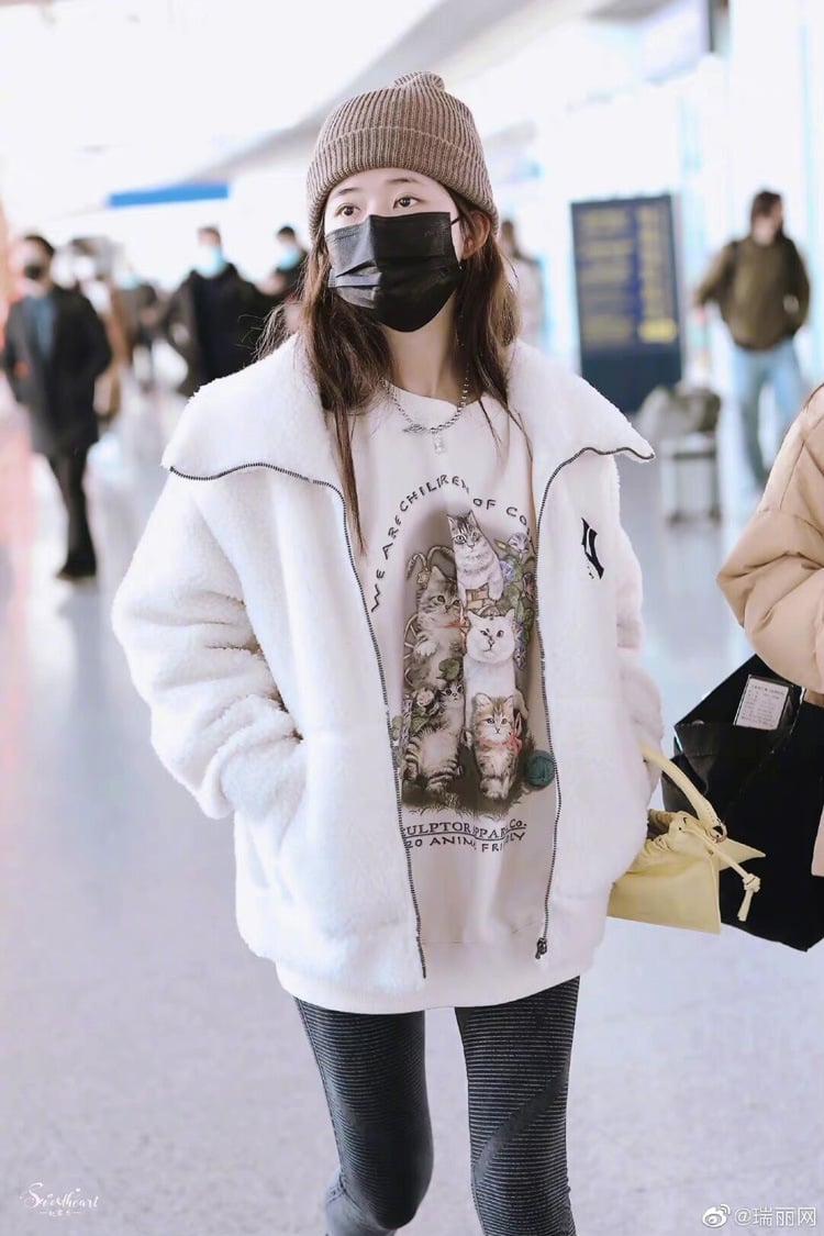 Sweater Image 6