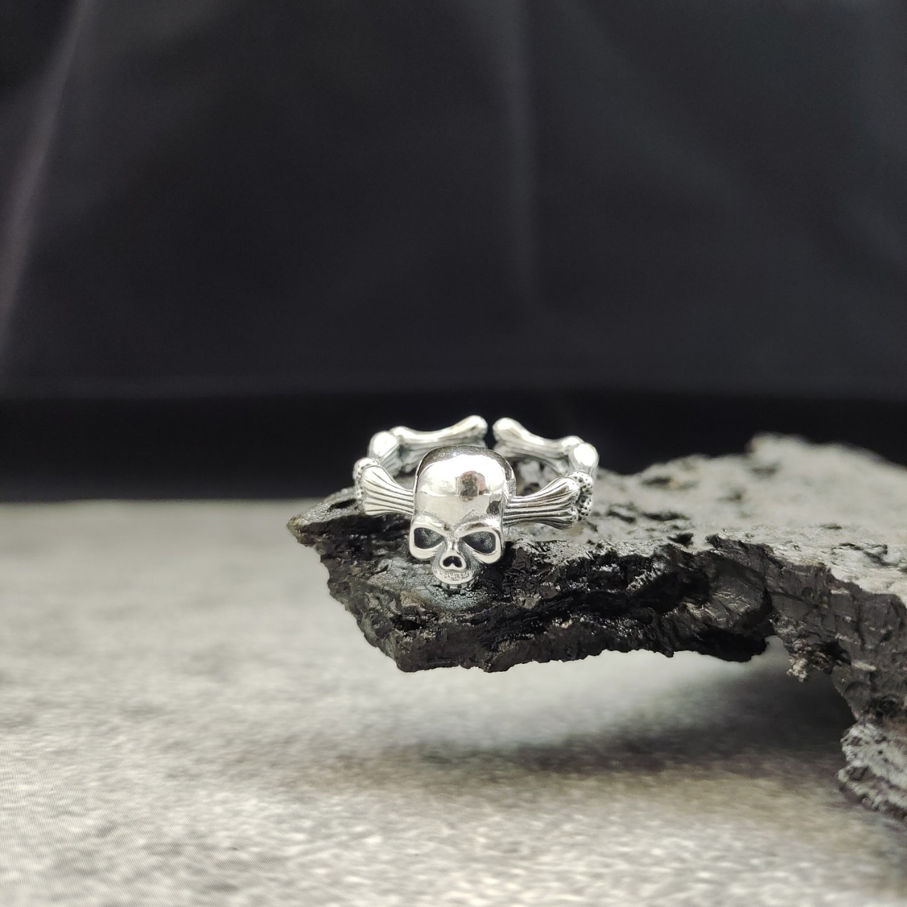 Skull Ring Image 4
