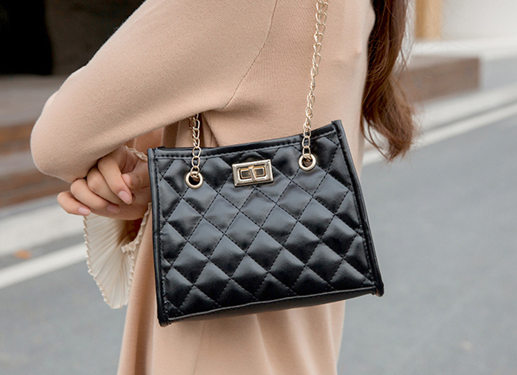 Mini Chain Shoulder Bag Details